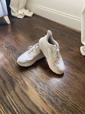 Hoka Clifton 9 in White — Us W 7.5